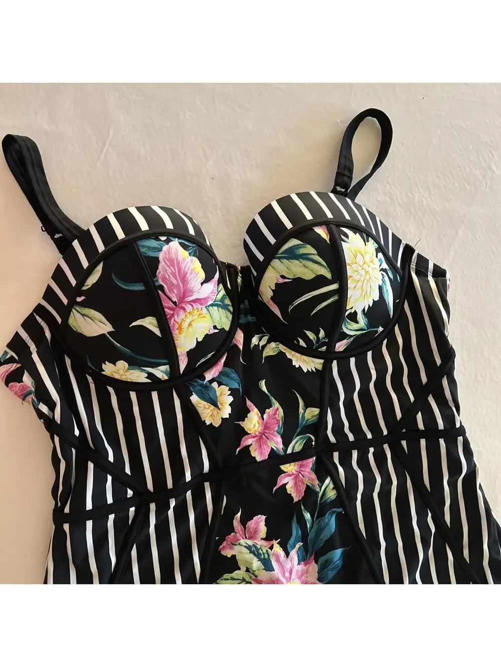 Torrid Black White Stripe Floral Underwire One Piece Swimsuit Size 2X 18-20 - Picture 5 of 5